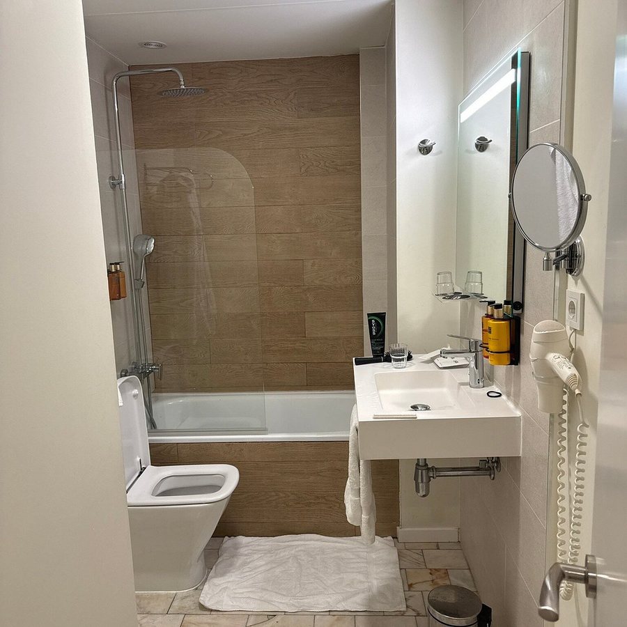 Casual Raizes Porto — Bathroom