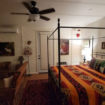 Cat Mountain Lodge Roadside Inn — Guest room