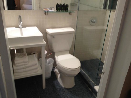 Catalina Hotel Beach Club Miami Beach Florida — Bathroom
