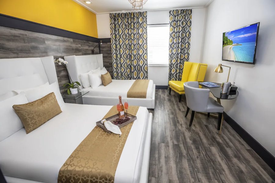 Catalina Hotel Beach Club Miami Beach Florida — Guest room