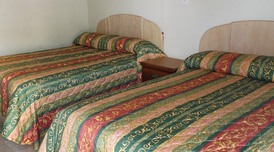 Catalina Motel — Guest room