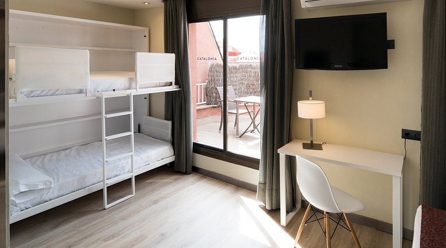 Catalonia Castellnou — Guest room