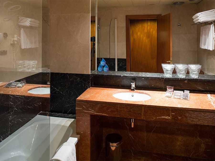 Catalonia Diagonal Centro Barcelona Catalonia — Bathroom