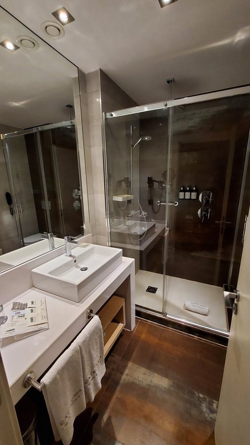 Catalonia Gran Via Madrid — Bathroom