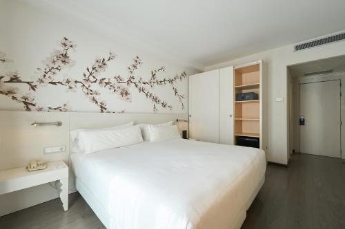 Catalonia La Boqueria Barcelona Catalonia — Guest room