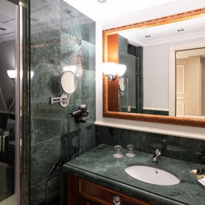 Catalonia Las Cortes — Bathroom