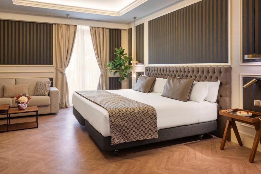 Catalonia Las Cortes — Guest room
