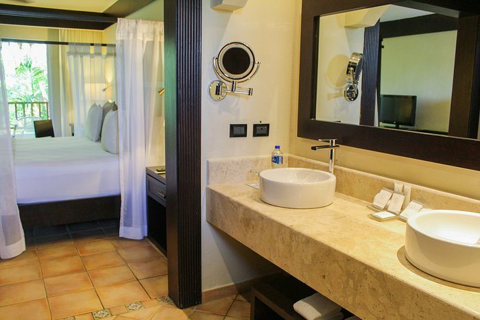 Catalonia Playa Maroma — Bathroom