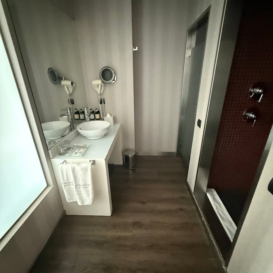 Catalonia Plaza Catalunya Barcelona Catalonia — Bathroom