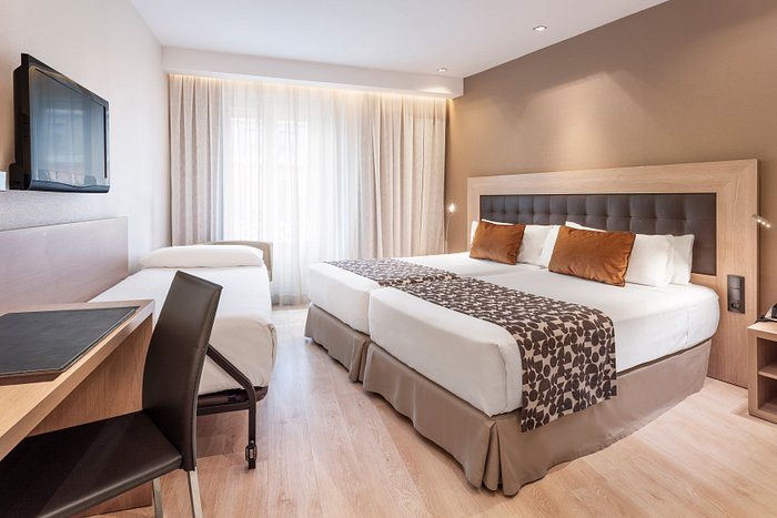 Catalonia Plaza Mayor — Guest room