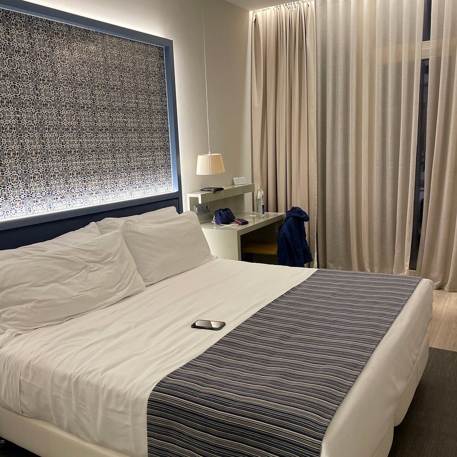 Catalonia Porto — Guest room