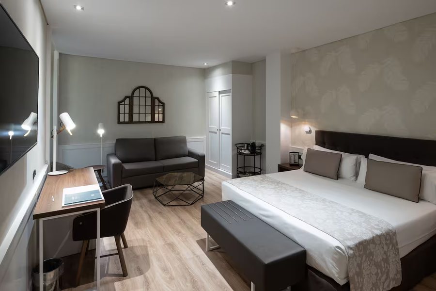 Catalonia Puerta Del Sol — Guest room