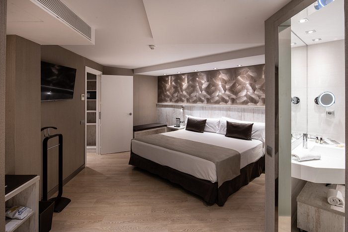 Catalonia Sagrada Familia Barcelona Catalonia — Guest room