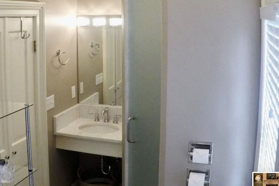 Catherine Ward House Inn — Bathroom