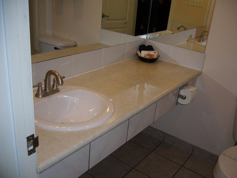 Causeway Bay Hotel Sparwood — Bathroom