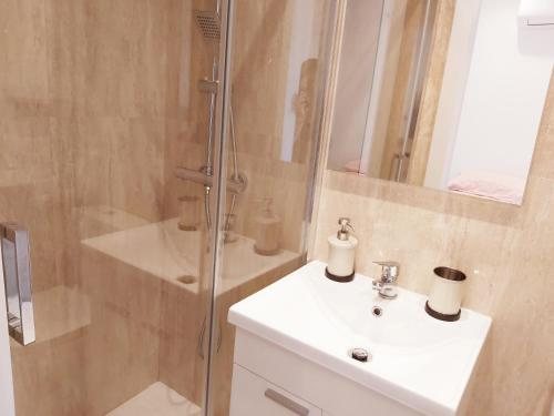Cava Baja Suites — Bathroom