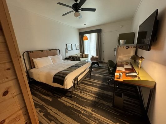 Cavalry Court Valencia Hotel Collection — Guest room