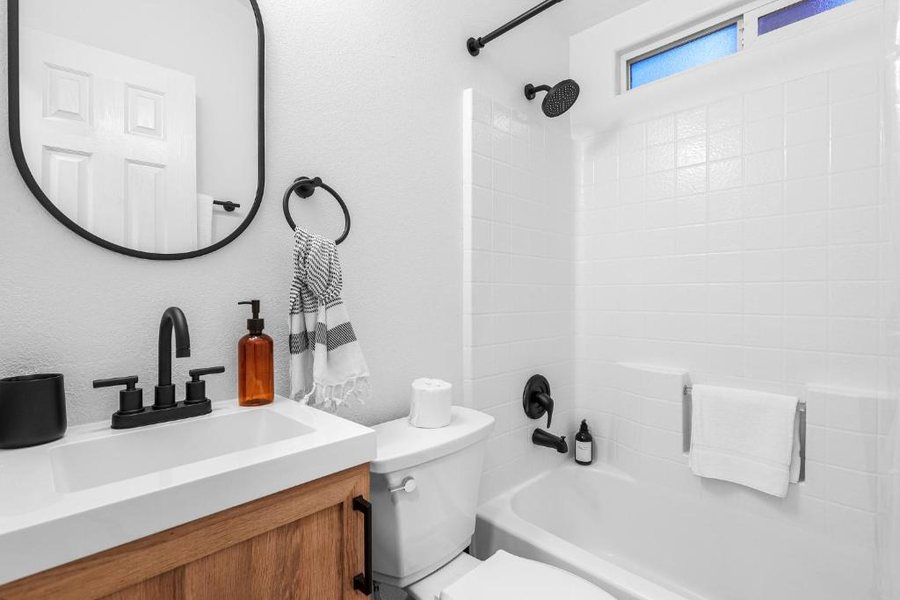 Cave Springs Resort — Bathroom