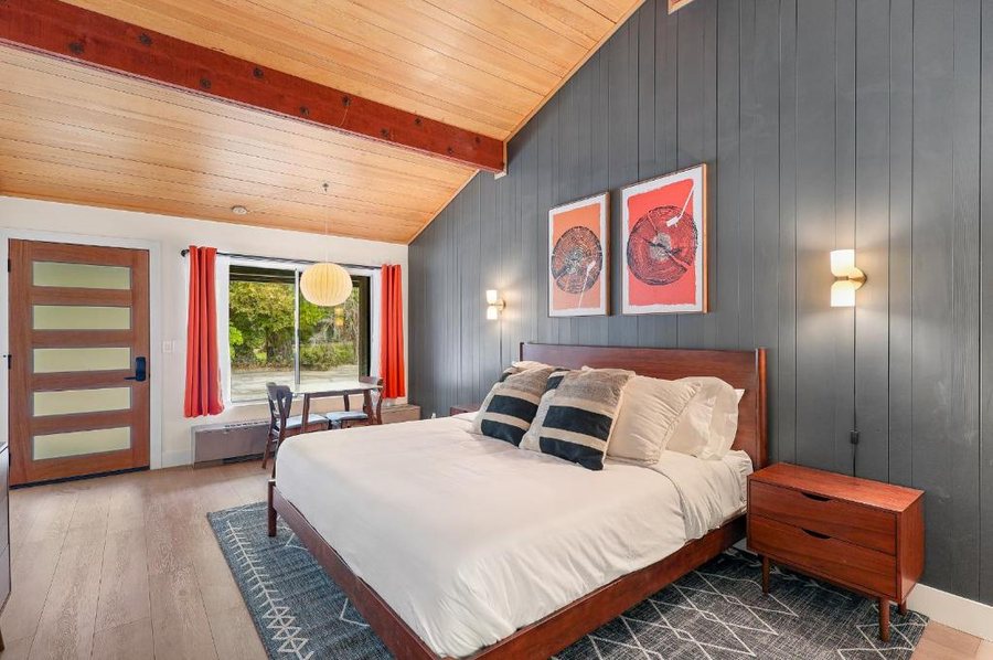 Cave Springs Resort — Guest room