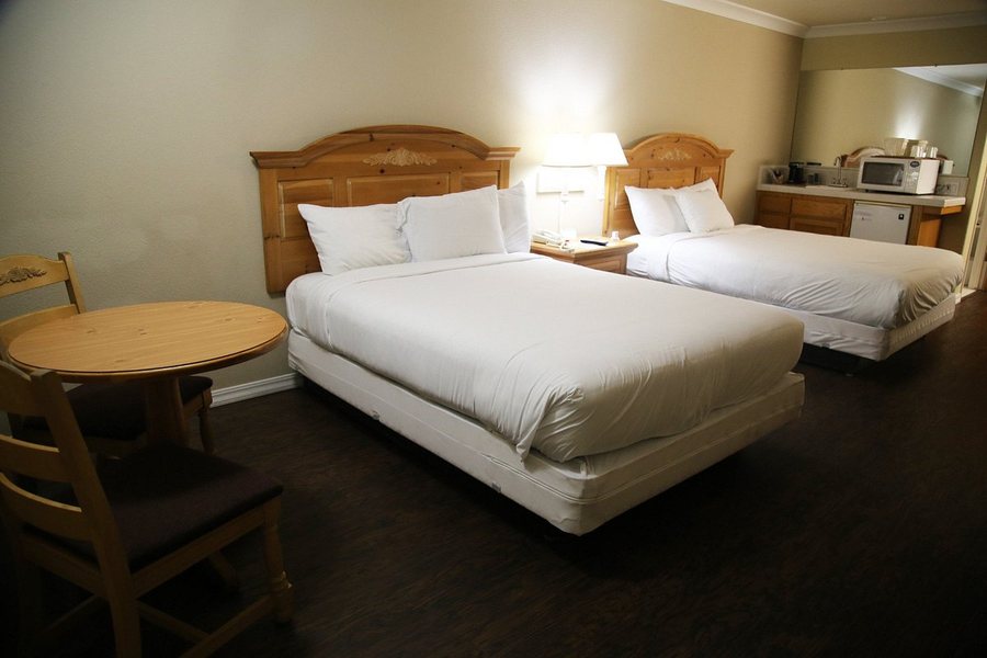 Cayucos Beach Inn — Guest room