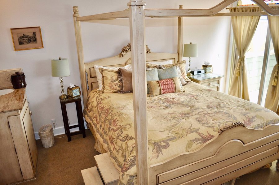 Cayucos Sunset Inn Bed Breakfast — Guest room