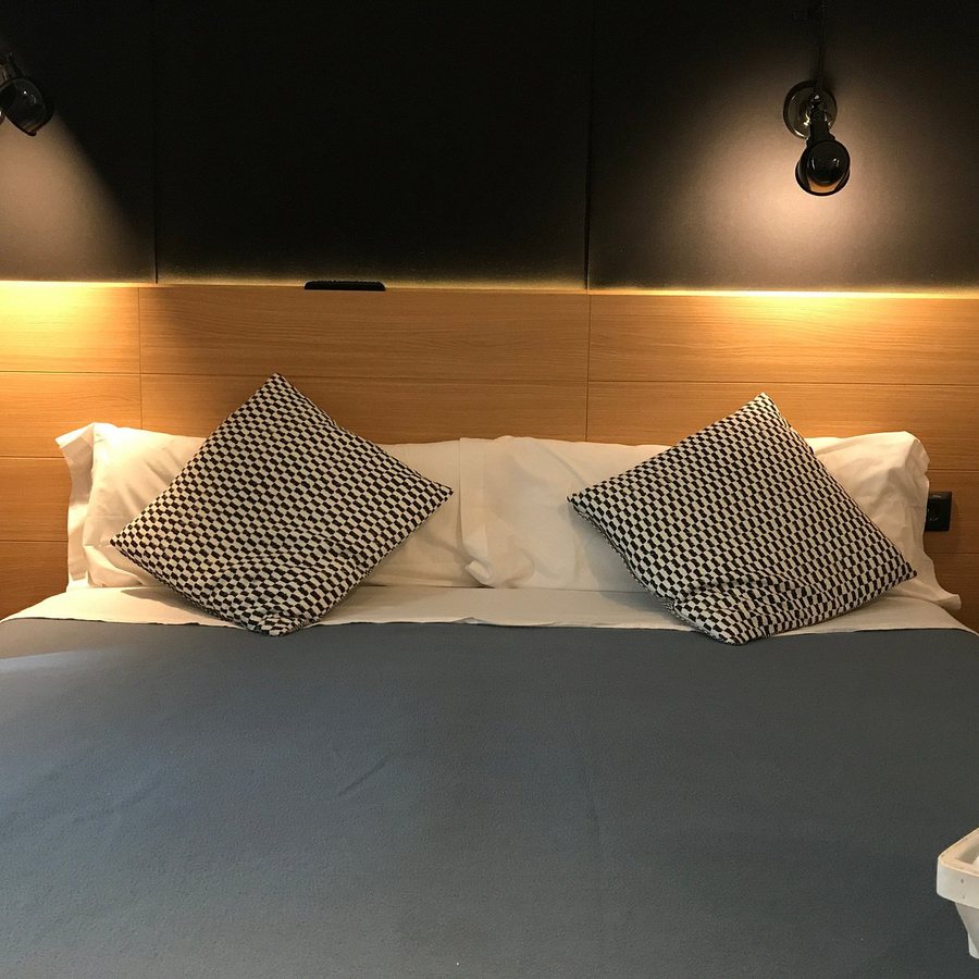 CC Malasana Bed Gastro — Guest room