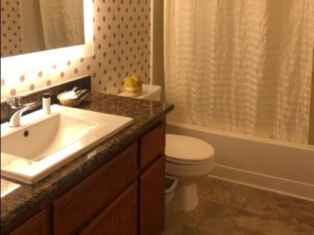 Cedar Grove Lodging and Events — Bathroom