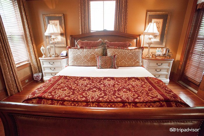 Cedar House Inn — Guest room