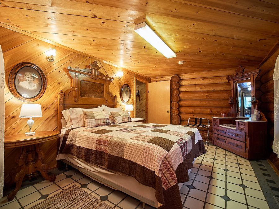 Cedar Mountain Farm Bed and Breakfast — Guest room