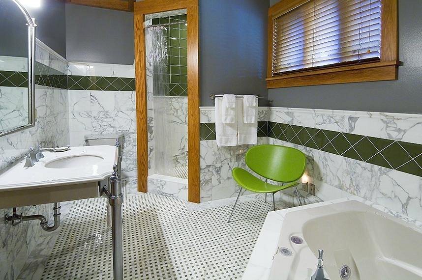 Cedar Rock Inn — Bathroom