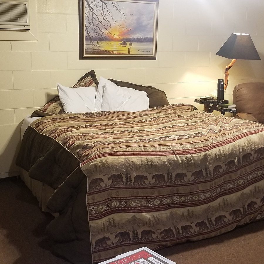 Cedar Wood Resort — Guest room