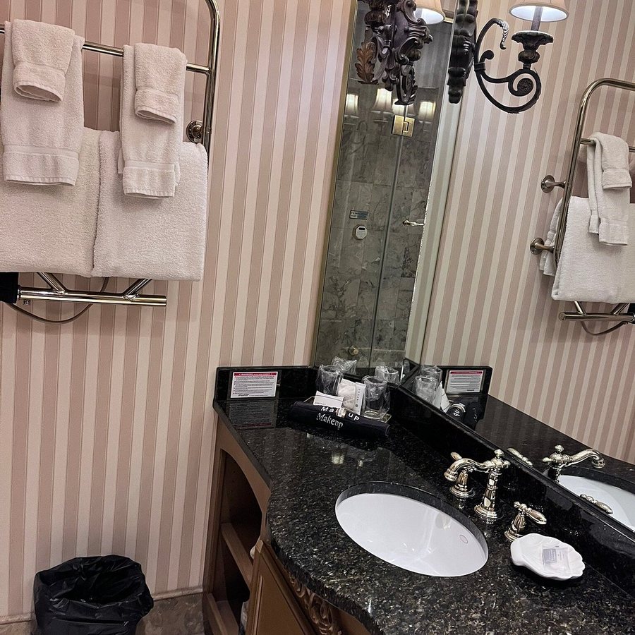 Celebrity Boutique Hotel — Bathroom