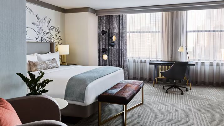 Celeste Celebrity Suites Chicago Illinois — Guest room