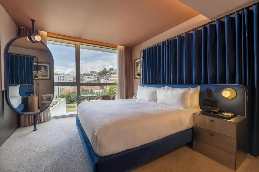 Cenica Porto Hotel Curio Collection By Hilton — Guest room