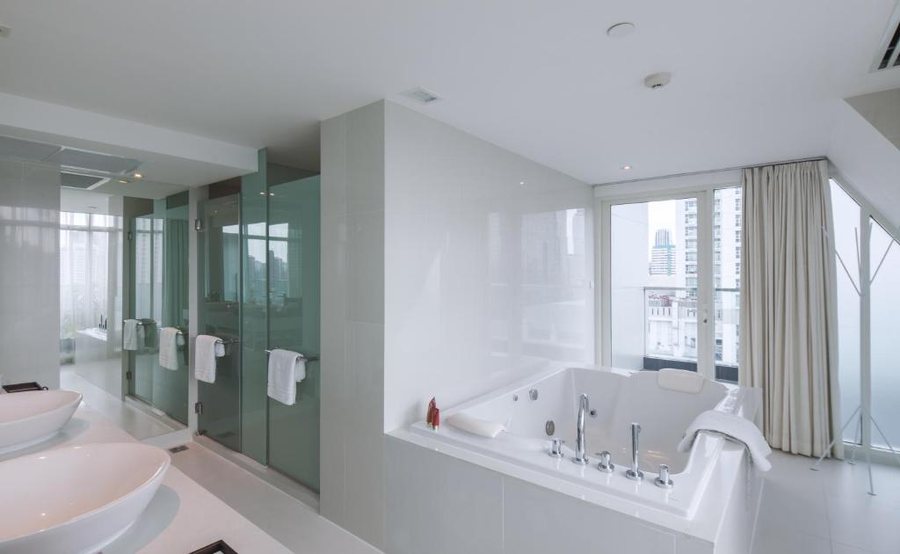 Centara Watergate Pavilion Hotel Bangkok — Bathroom