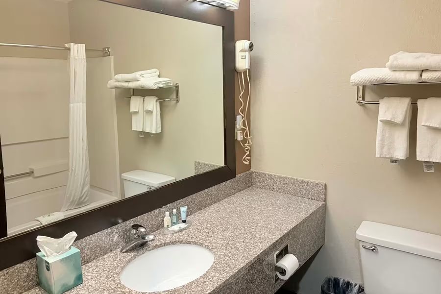 Centennial Inn — Bathroom