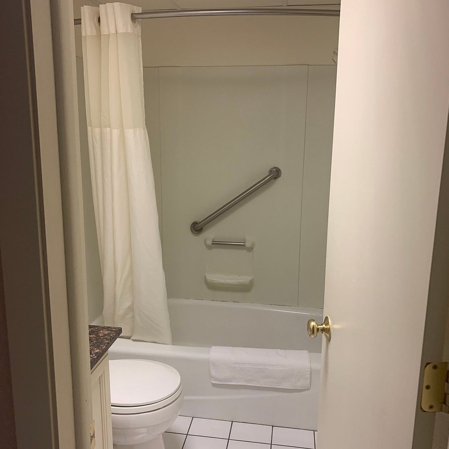 Centerstone Plaza Hotel Soldiers Field Mayo Clinic Area — Bathroom