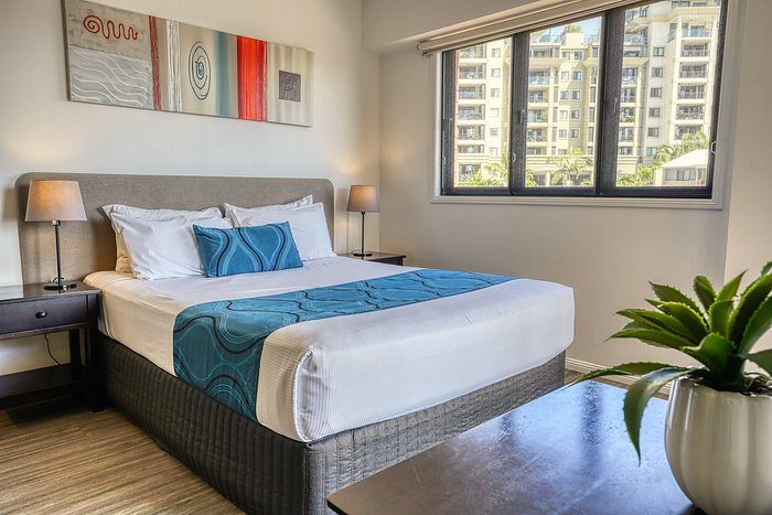 Central Brunswick Apartment Hotel — Guest room