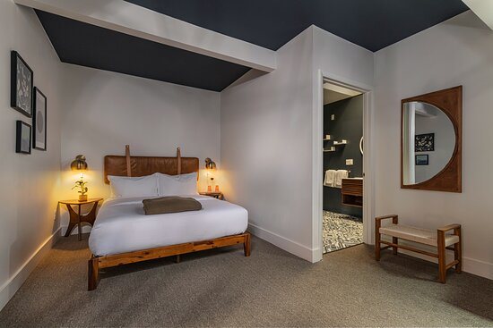 Central House Resort — Guest room