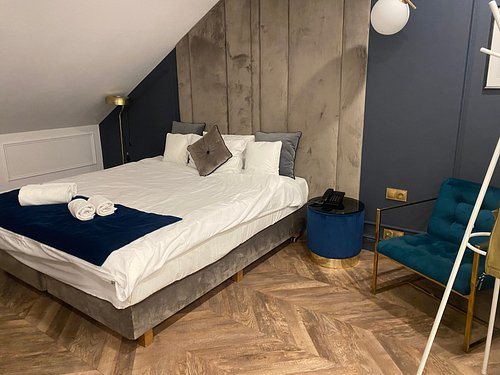 Central Palace — Guest room