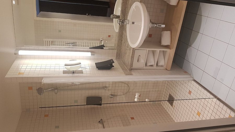 Centrovital Hotel Berlin — Bathroom