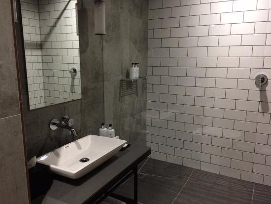 Century City Hotel Urban Square — Bathroom