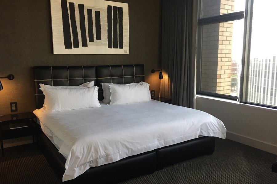 Century City Hotel Urban Square — Guest room