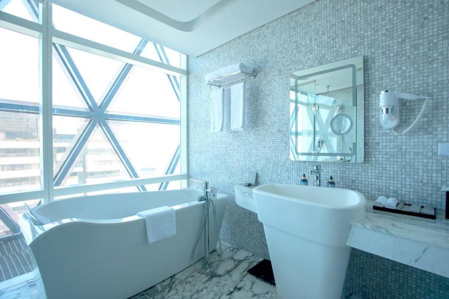 Century Marina Hotel Lusail — Bathroom