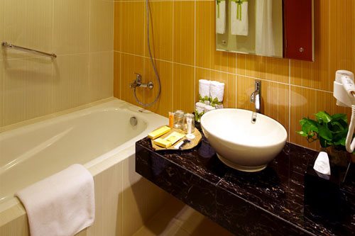 Century Park Hotel — Bathroom
