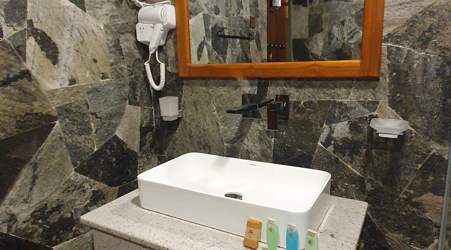 Ceylon Resort Wilpattu — Bathroom