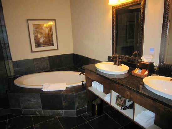 Chalet Inn a Boutique Hotel — Bathroom