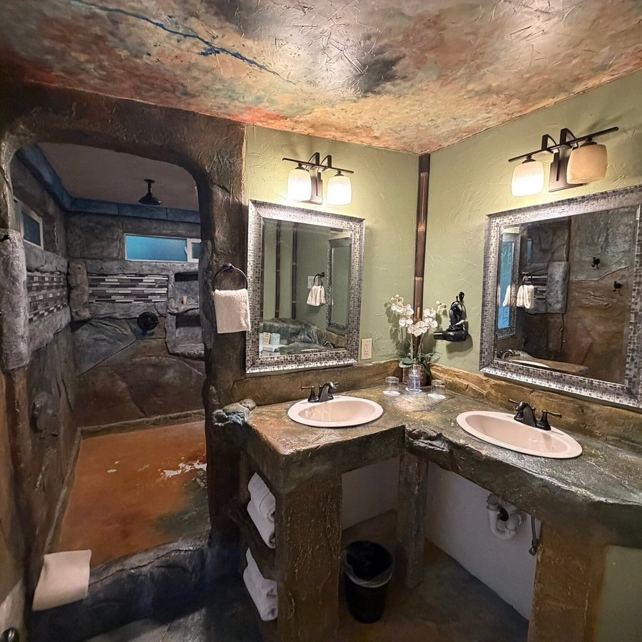 Chalet Kilauea — Bathroom
