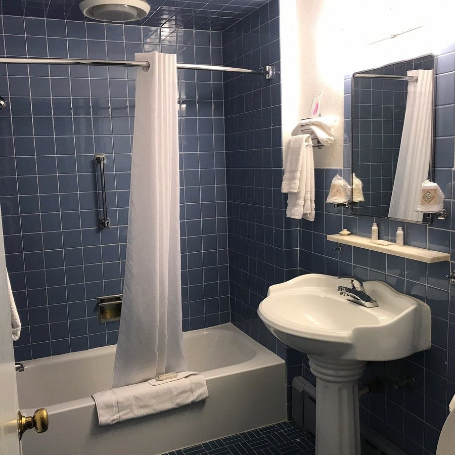 Chalet Motel — Bathroom