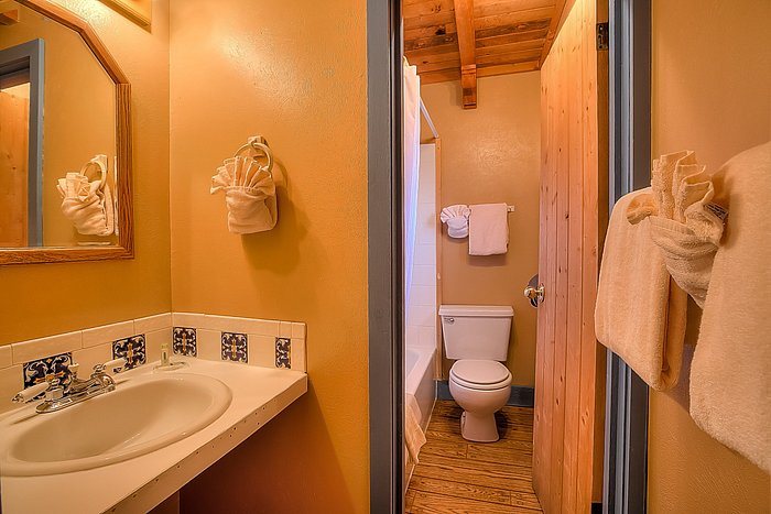 Chama Trails Inn — Bathroom